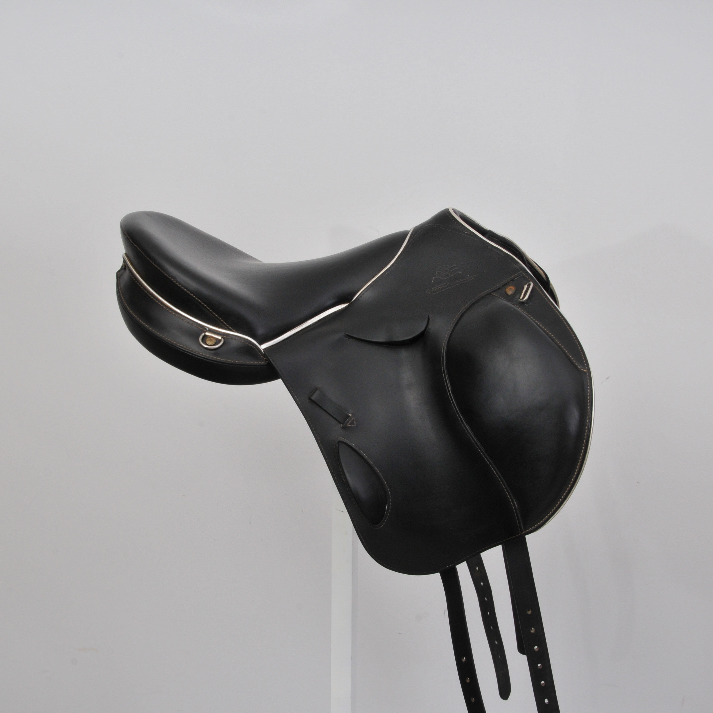 D13 Saddle second hand