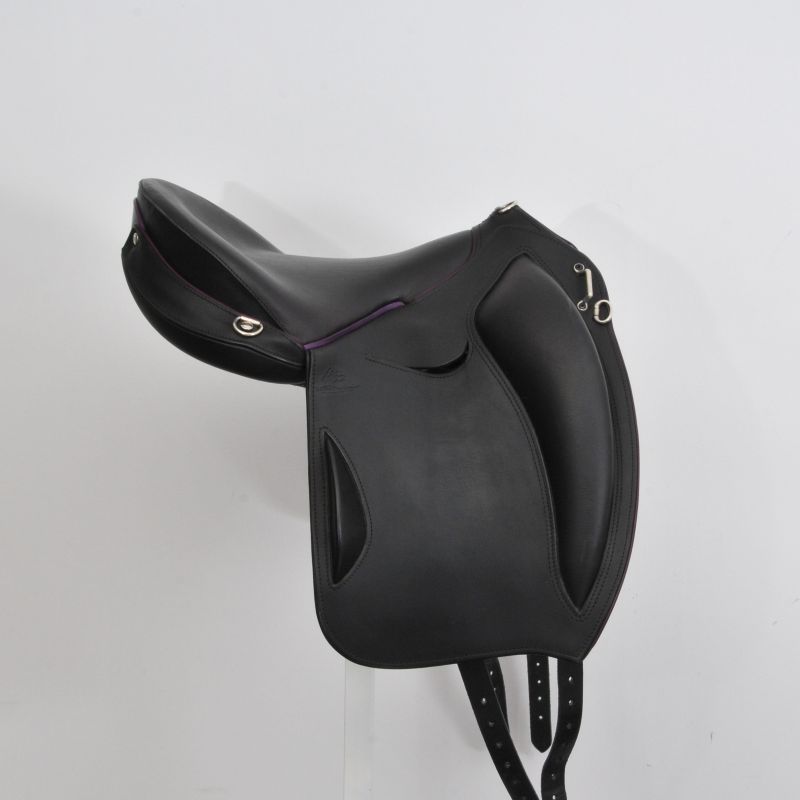 Black and purpple Compiègne saddle