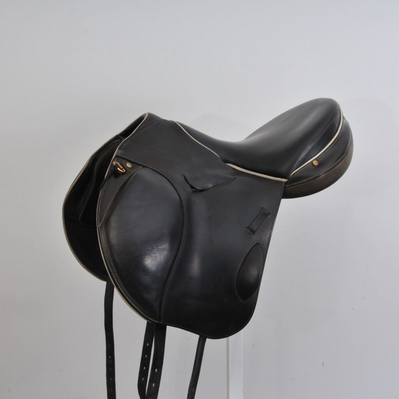 D13 saddle