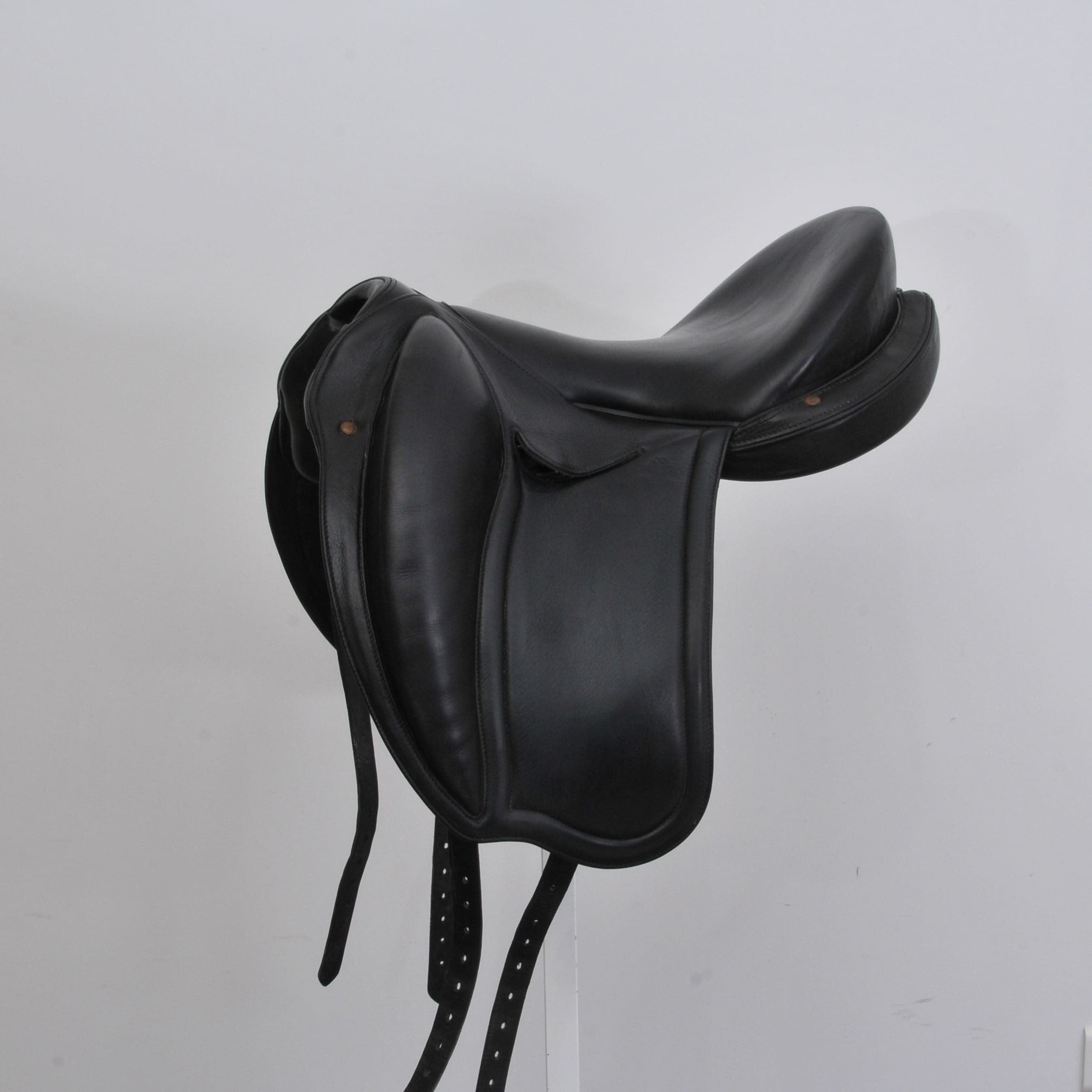 Second hand black Doline II saddle