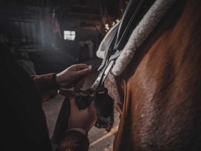 How to properly strap your saddle ?